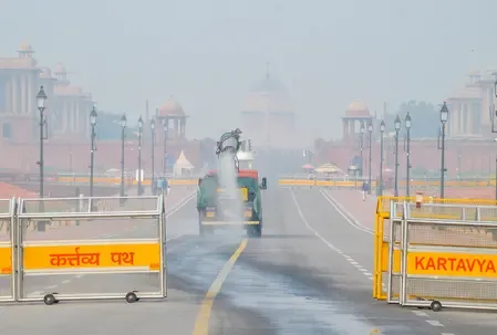 दीपावली के बाद धुंध से दिल्ली का दम घुटा, वायु गुणवत्ता 'बेहद खराब' स्तर पर पहुंची