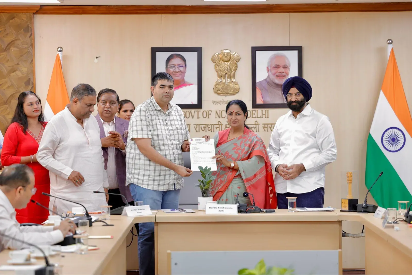 GRAP प्रतिबंध और रोज़गार में संतुलन: CM रेखा गुप्ता ने निर्माण उद्योग को दिया आश्वासन