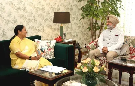 दिल्ली CM रेखा गुप्ता ने LG टीएस संधू से की मुलाकात, ₹6,200 करोड़ मेट्रो विस्तार समेत विकास मुद्दों पर चर्चा