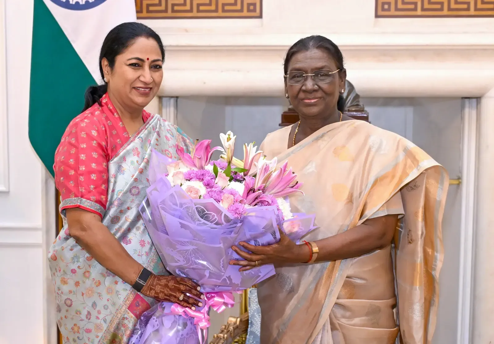 दिल्ली CM रेखा गुप्ता ने राष्ट्रपति द्रौपदी मुर्मु से की शिष्टाचार मुलाकात, विकास योजनाओं पर चर्चा