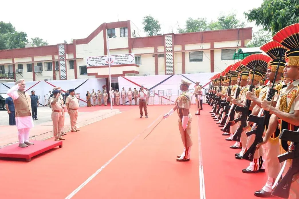 ब्रिक्स शिखर सम्मेलन 2026: दिल्ली एलजी संधू ने ट्रैफिक पुलिस मुख्यालय पहुँचकर यातायात तैयारियों की समीक्षा की