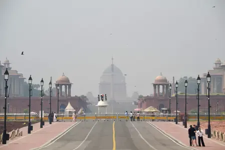 दिल्ली में वायु गुणवत्ता 'बेहद खराब, ग्रेप स्टेज-2 प्रतिबंध लागू, सख्त निगरानी के निर्देश