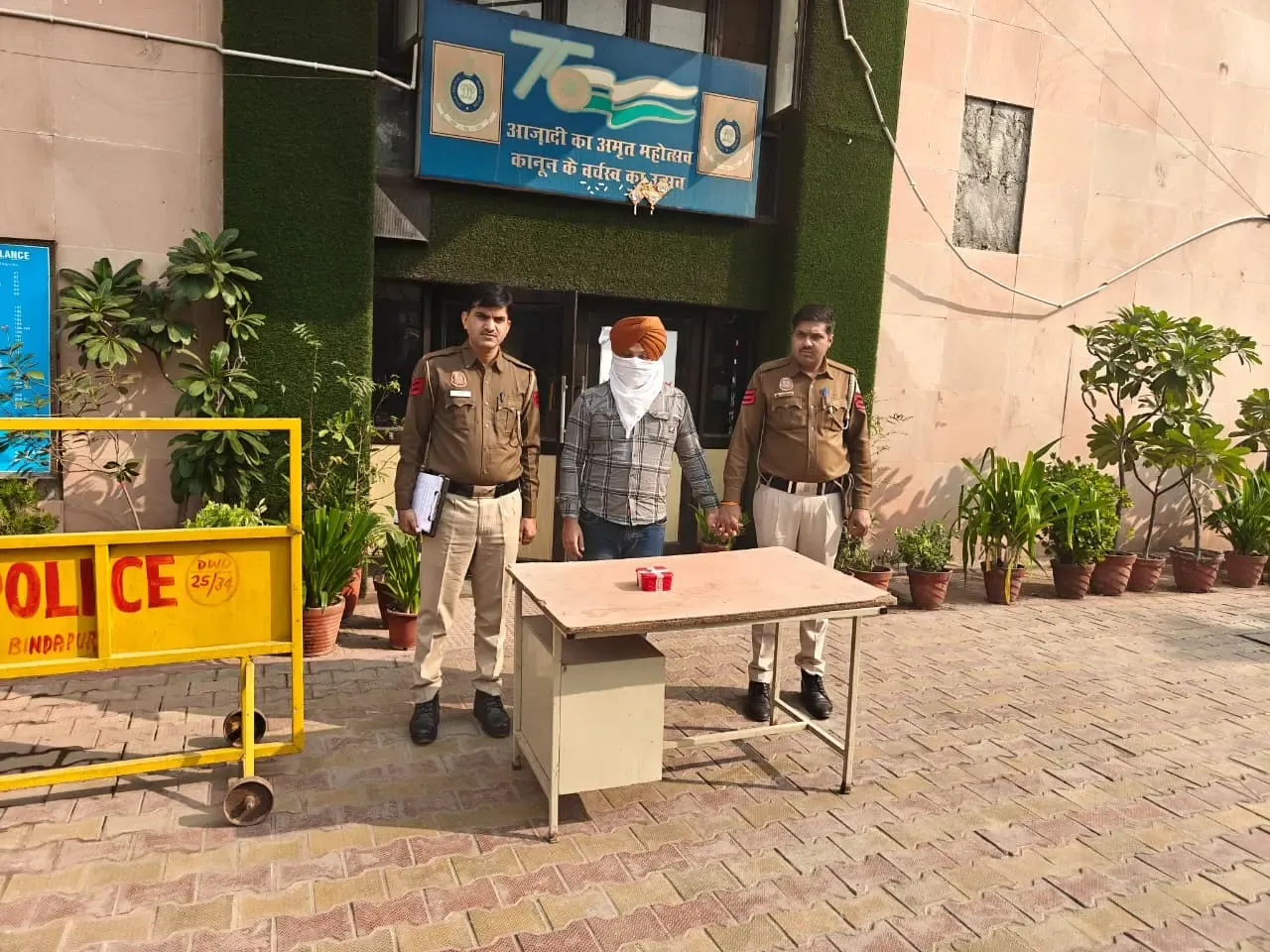 क्या दिल्ली में रिश्तेदार के घर से ज्वेलरी चुराने वाला चोर गिरफ्तार हुआ?