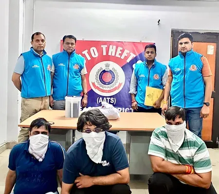 दिल्ली पुलिस ने मधु विहार से आईपीएल ऑनलाइन सट्टेबाजी रैकेट पकड़ा, 3 गिरफ्तार