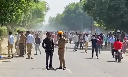 नोएडा में मजदूरों का प्रदर्शन: यातायात ठप, दिल्ली ट्रैफिक पुलिस ने जारी की नई सलाह