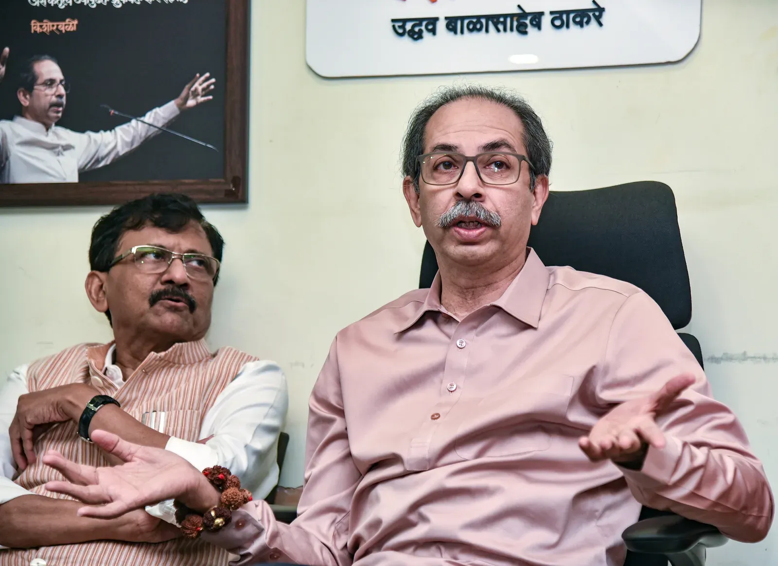 सामना संपादकीय: 'संवाद बंद हुआ तो तानाशाही गिरती है' — शिवसेना (यूबीटी) का केंद्र पर सीधा हमला
