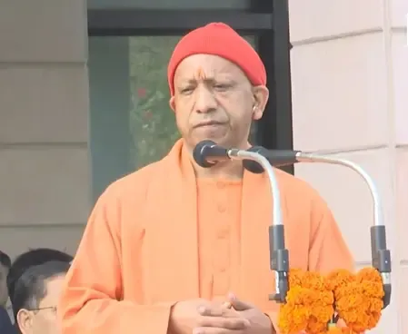 गणतंत्र दिवस पर सीएम योगी का संदेश, संविधान का अपमान स्वतंत्रता सेनानियों का अपमान