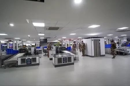 अक्टूबर में 1.42 करोड़ लोगों ने की हवाई यात्रा, वित्त वर्ष 26 में 6 प्रतिशत तक बढ़ सकती है यात्रियों की संख्या