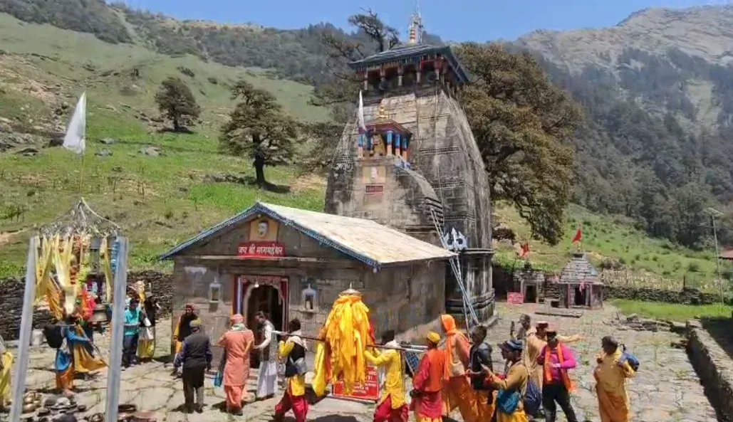 मद्यमहेश्वर मंदिर के कपाट खुले: कर्क लग्न में वैदिक मंत्रोच्चार के साथ शुरू हुई ग्रीष्मकालीन यात्रा