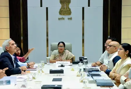 सीएम रेखा गुप्ता: डबल डेकर फ्लाईओवर और मेट्रो के विस्तार से यातायात में सुधार होगा