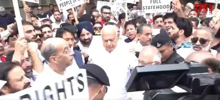 फारूक अब्दुल्ला ने दिल्ली में किया जम्मू-कश्मीर राज्य दर्जा बहाली का विरोध प्रदर्शन, केंद्र को याद दिलाया वादा