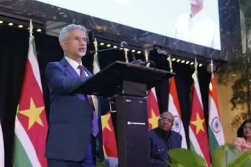 जयशंकर ने पारामारिबो में लगाया 'एक पेड़ मां के नाम' पौधा, बोले- साझेदारी से ही मिलेगी वैश्विक प्रगति
