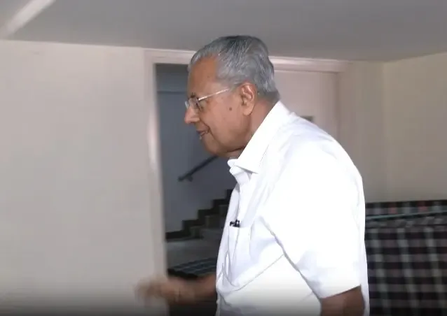 ईडी ने पिनाराई विजयन के तिरुवनंतपुरम आवास पर चिपकाया नोटिस, कोच्चि में पेश होने के निर्देश