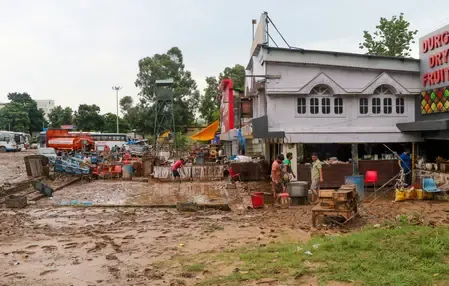 जम्मू-कश्मीर में शैक्षणिक संस्थान आज बंद रहेंगे, मूसलाधार बारिश के कारण लिया गया फैसला