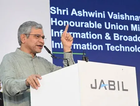 इलेक्ट्रॉनिक्स मैन्यूफैक्चरिंग बनी भारत की तीसरी सबसे बड़ी निर्यात कैटेगरी, उद्योग ₹13 लाख करोड़ के पार: वैष्णव