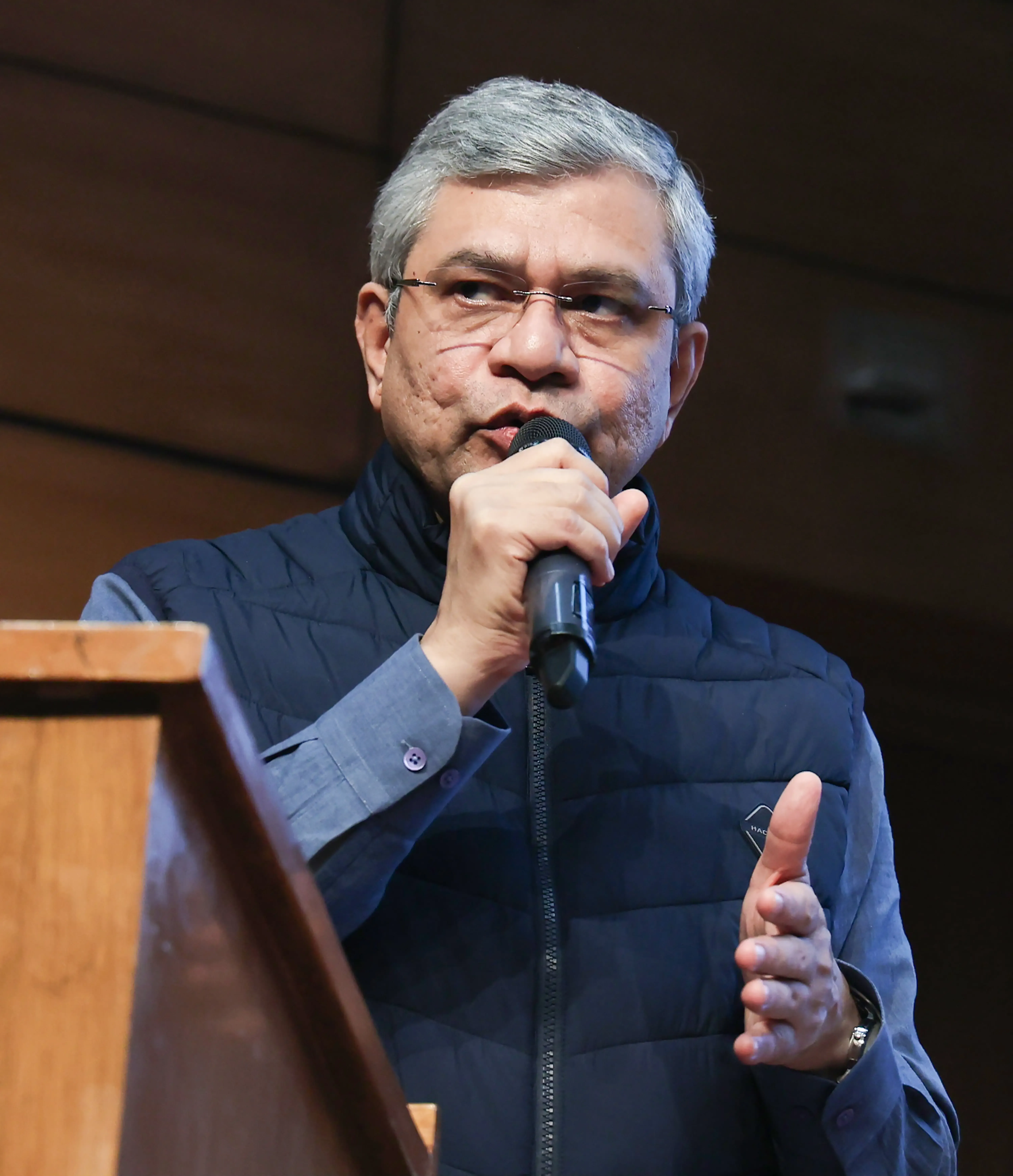 क्या भारत में इलेक्ट्रॉनिक्स क्षेत्र के विकास से महिलाओं के लिए रोजगार के अवसर बढ़ रहे हैं?