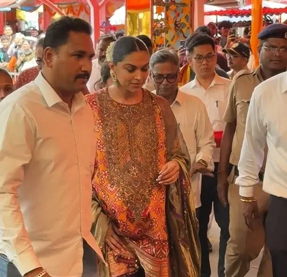 दीपिका पादुकोण का बेबी बंप के साथ सिद्धिविनायक दर्शन, रणवीर संग गणेशोत्सव पर लिया बप्पा का आशीर्वाद