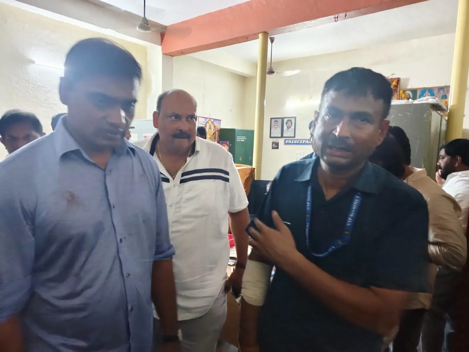 आंध्र प्रदेश शहरी निकाय चुनाव: नामांकन के पहले दिन TDP-YSRCP कार्यकर्ता भिड़े, सांसद के काफिले पर हमले का आरोप