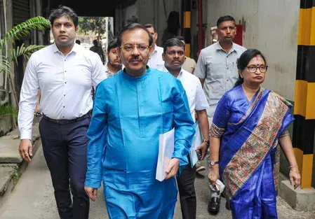 मेसी इवेंट तोड़फोड़ मामले में पूर्व खेल मंत्री अरूप बिस्वास के खिलाफ FIR दर्ज, टिकट कालाबाजारी का आरोप