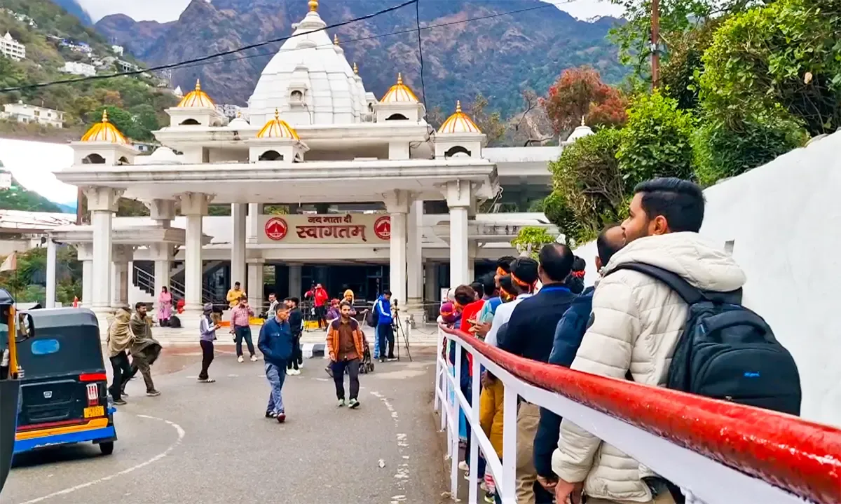 कटरा हेलीपैड टर्मिनल में आग, वैष्णो देवी तीर्थयात्रियों की सुविधा प्रभावित; जांच जारी