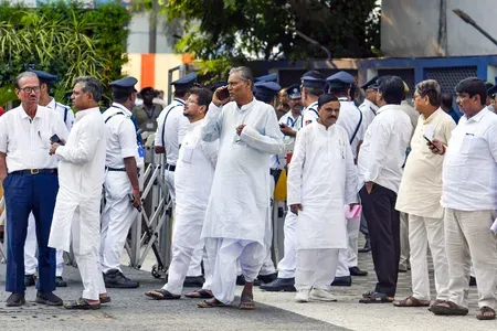 पश्चिम बंगाल: ऋतब्रत बनर्जी की अगुवाई में TMC बागी गुट की पहली बैठक आज, 60 विधायक होंगे शामिल