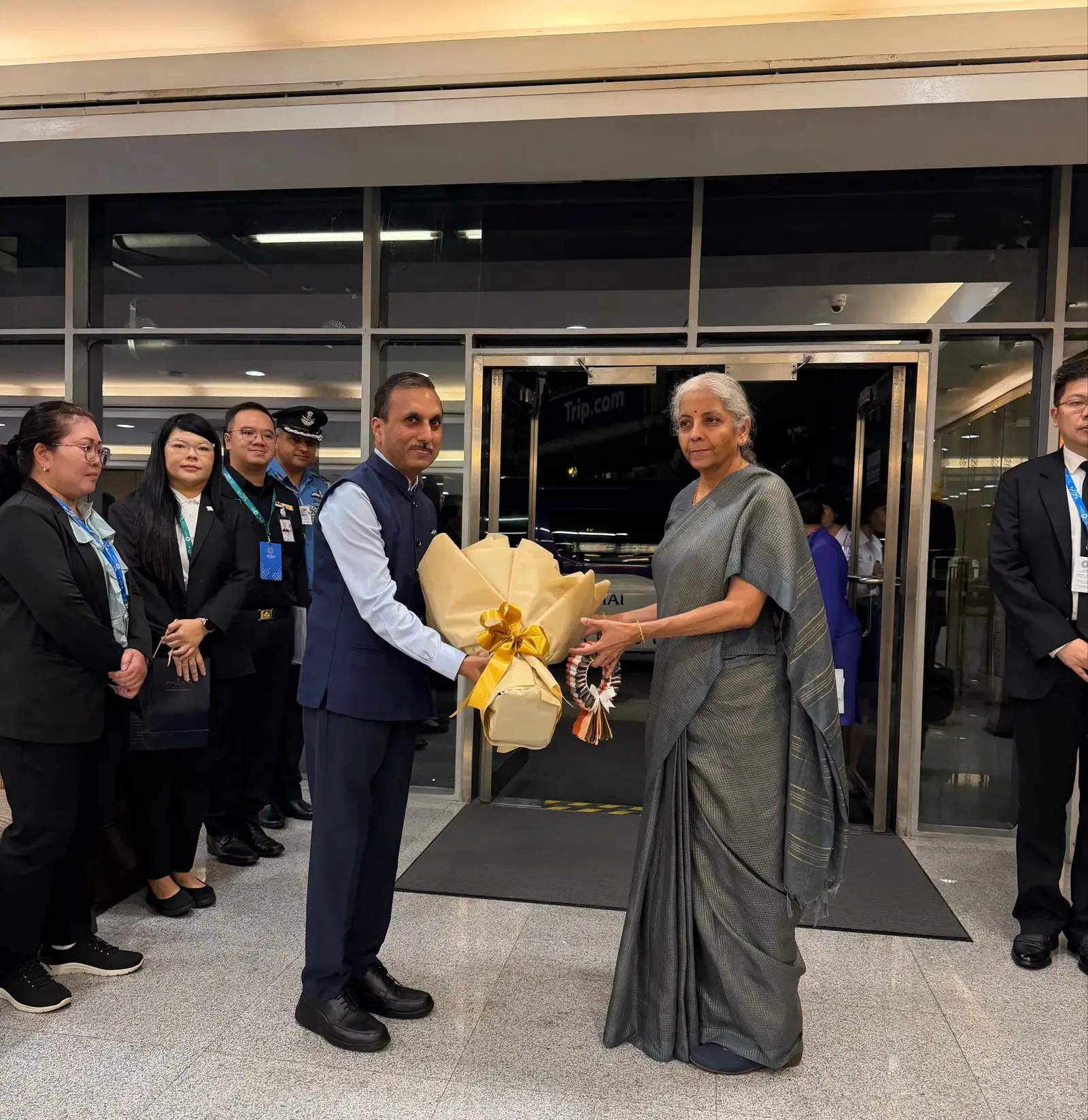 वित्त मंत्री निर्मला सीतारमण बैंकॉक में IMF-विश्व बैंक बैठक में शामिल, 6 देशों के वित्त मंत्रियों से द्विपक्षीय वार्ता