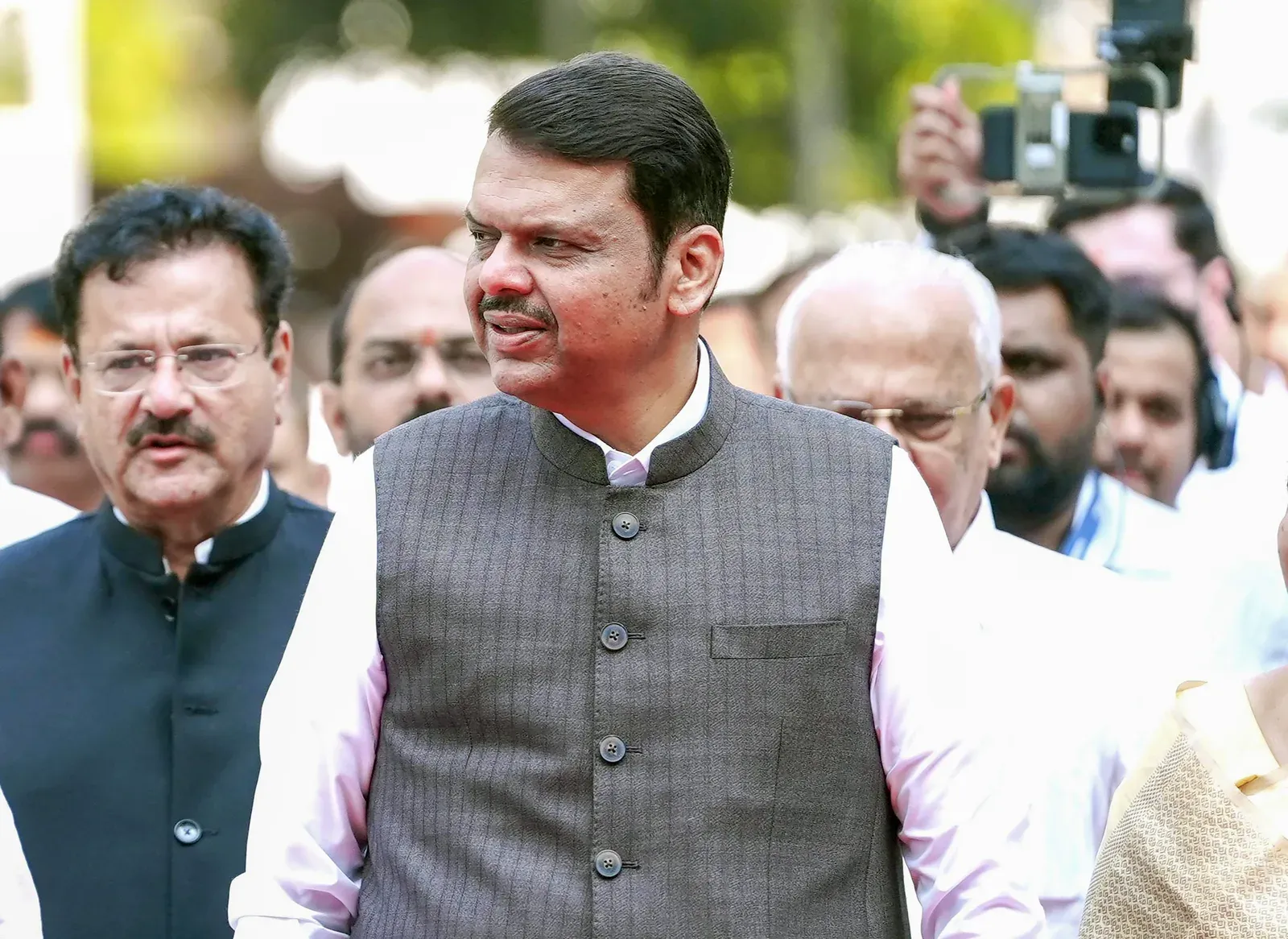 महाराष्ट्र स्वास्थ्य सेवाएं: CM फडणवीस ने आयुष्मान मंदिर, क्रिटिकल केयर ब्लॉक की समयबद्ध पूर्णता के दिए निर्देश