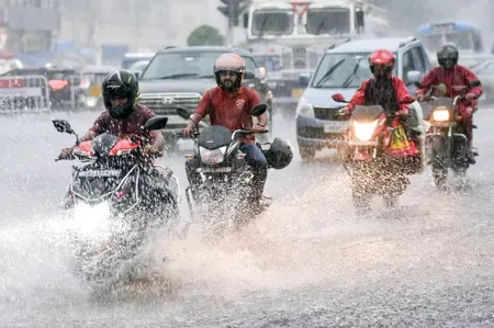 कोलकाता में बारिश के बाद तापमान में 11 डिग्री की गिरावट, ठंड का बढ़ा अहसास