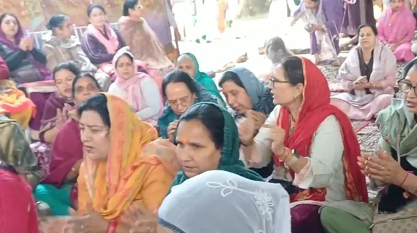 सुंबली मावस उत्सव: 36 साल बाद कश्मीरी पंडित बांदीपोरा लौटे, आँसुओं से हुआ पुनर्मिलन