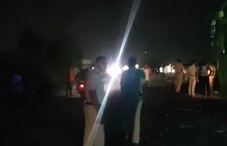 परभणी में बाइक-बस टक्कर: चार युवकों की मौत, परभणी-पाथरी मार्ग पर हादसा
