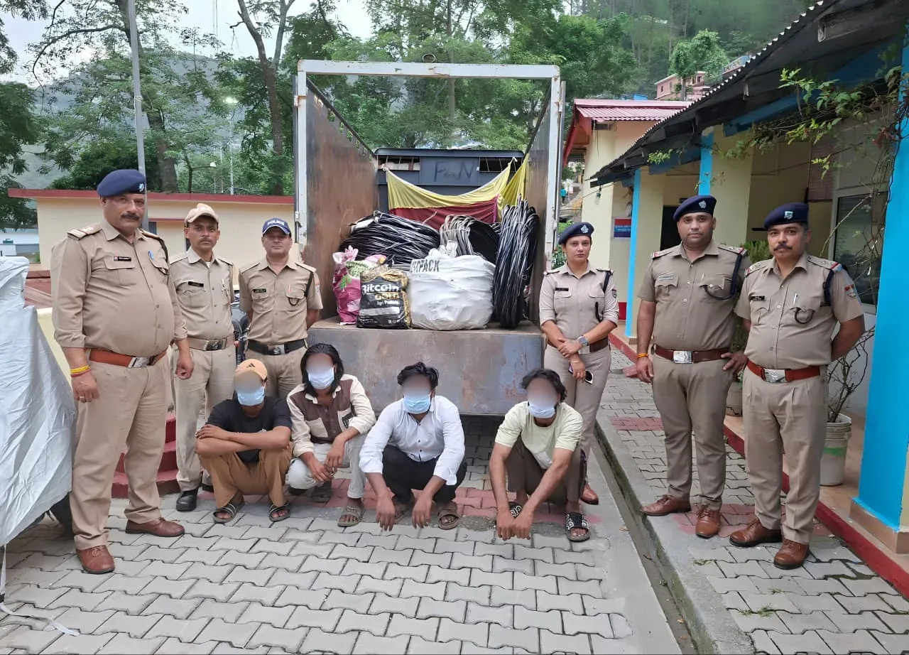 कर्णप्रयाग में बिजली लाइन सामान चोरी: चमोली पुलिस ने चार आरोपी गिरफ्तार, सभी यूपी के