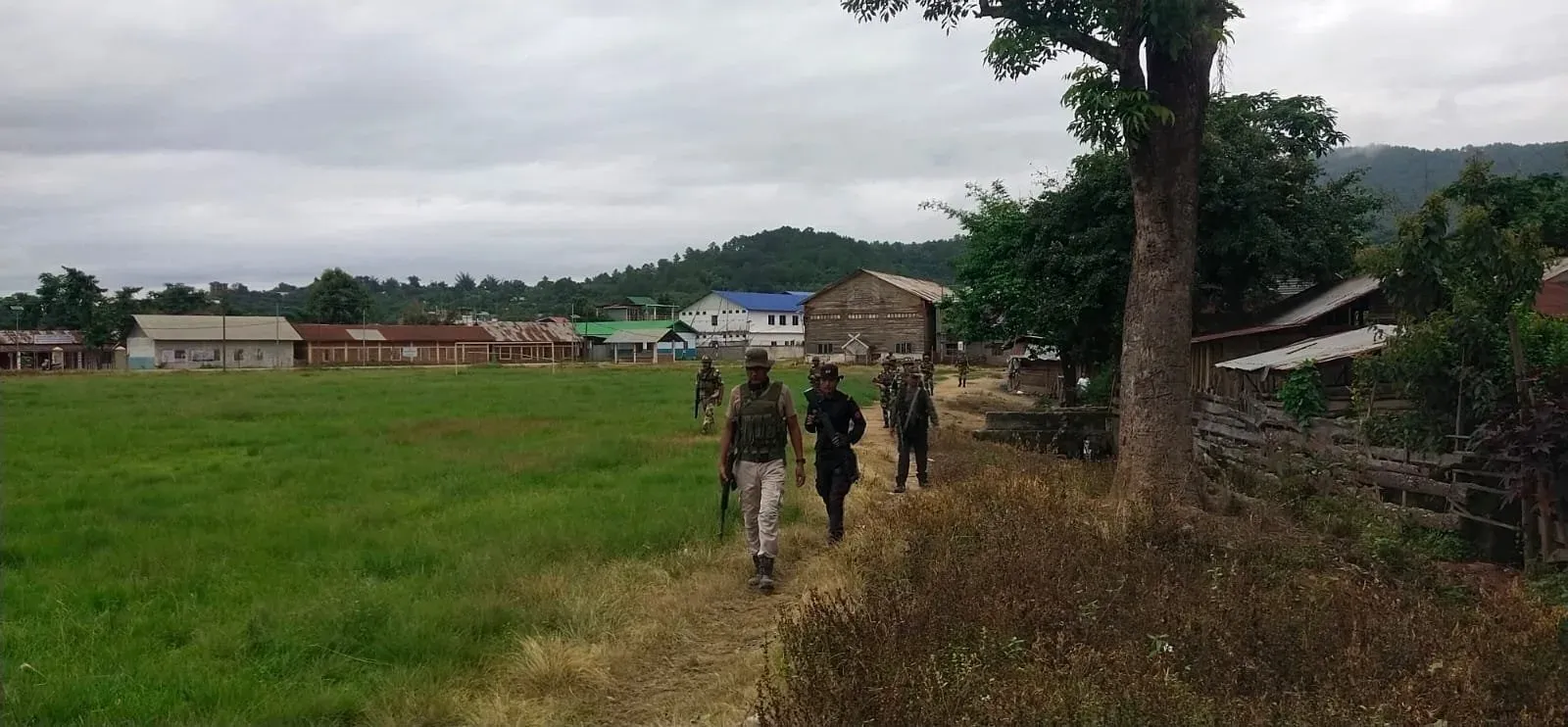 मणिपुर: इंफाल वेस्ट के कांटो सबल में मैतेई घरों में आगजनी, सुरक्षा बलों ने 600 की भीड़ रोककर बड़ा टकराव टाला