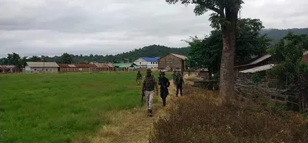 मणिपुर: इंफाल वेस्ट में घरों में आग लगाए जाने के बाद तनाव, सुरक्षा बलों ने बड़ी झड़प को टाल दिया