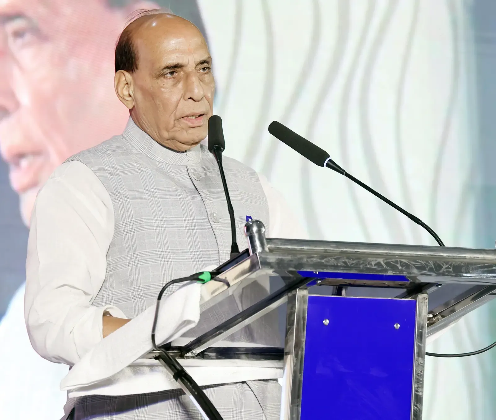 राजनाथ सिंह बोले — चिप से जहाज तक स्वदेशी उत्पादन ज़रूरी, आत्मनिर्भर रक्षा इकोसिस्टम राष्ट्रीय सुरक्षा की कुंजी