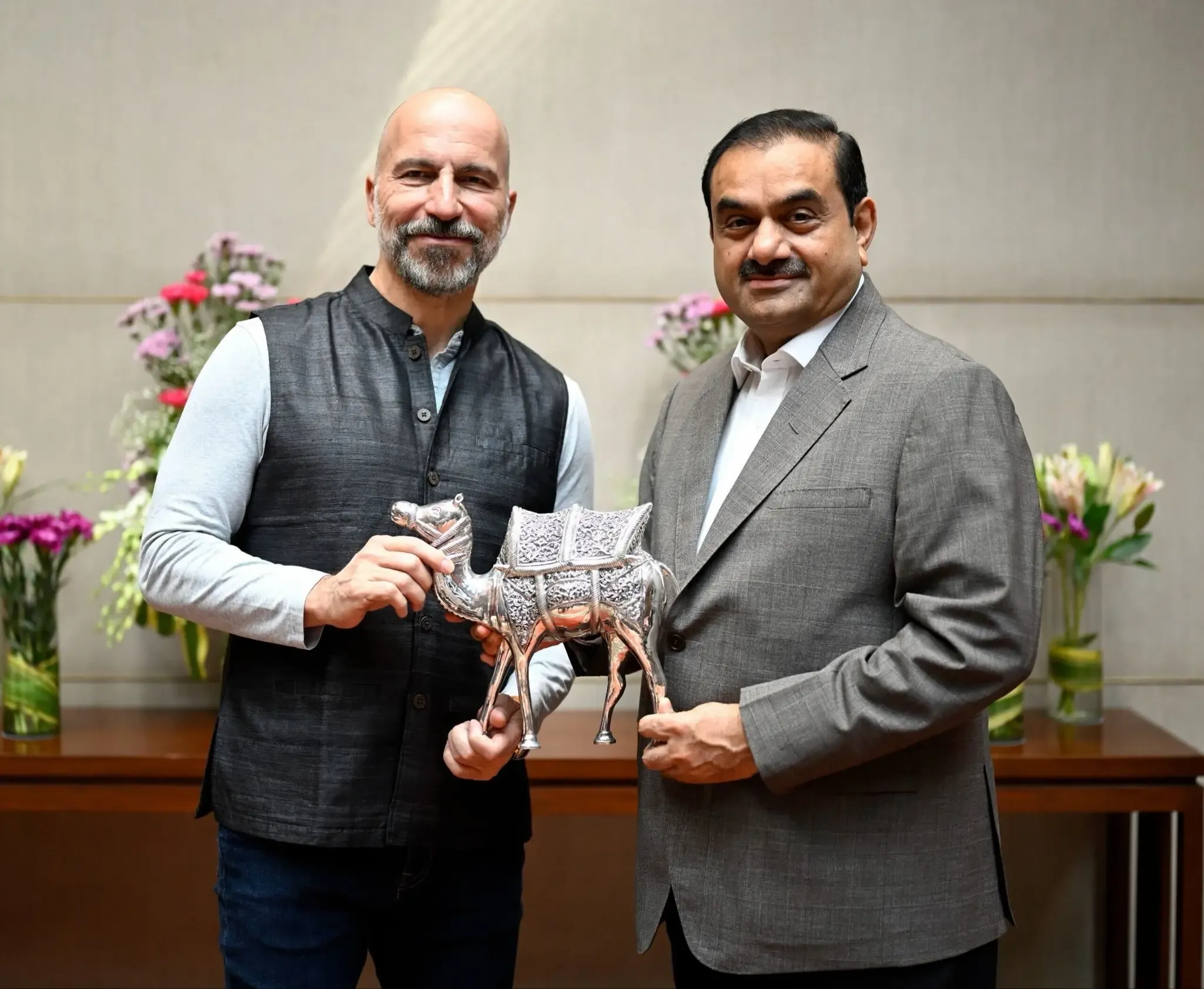 उबर और अदाणी समूह मिलकर भारत में पहला डेटा सेंटर स्थापित करेंगे, उबर CEO ने अहमदाबाद में दी जानकारी