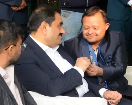 गौतम अदाणी ने धनबाद में दिव्यांगजनों के लिए वोकेशनल ट्रेनिंग और क्लाउड किचन का उद्घाटन किया