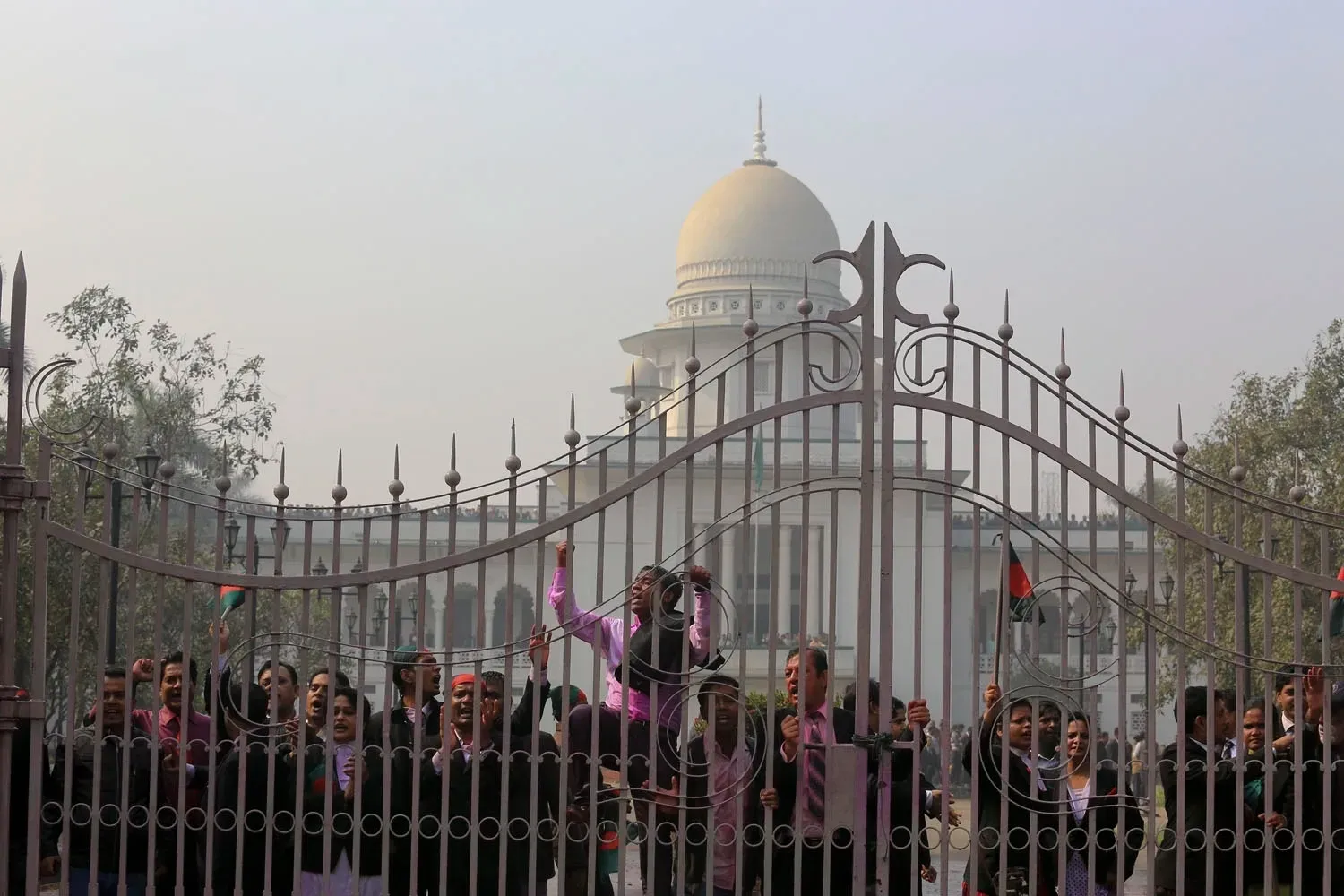 बांग्लादेश बार काउंसिल चुनाव: 300 से अधिक वकीलों पर रोक, 16 वैश्विक मानवाधिकार संगठनों ने उठाए सवाल
