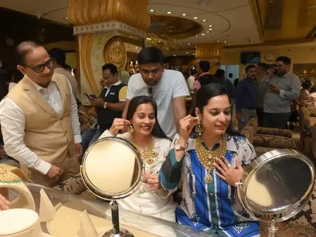  एमसीएक्स पर सोने कीमतों में 0.7 प्रतिशत से अधिक की तेजी दर्ज : रिपोर्ट