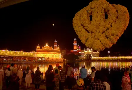 क्या पंजाब में बंदी छोड़ दिवस और दीपावली को स्वर्ण मंदिर को रोशन किया गया?
