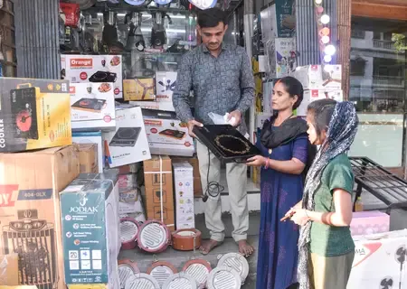 ईरान युद्ध के बीच कुकिंग गैस पर निर्भरता घटाने की तैयारी, सरकार घरेलू इंडक्शन हीटर उत्पादन बढ़ाने पर कर रही फोकस 