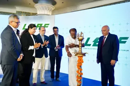 सरकार ने इलेक्ट्रिक वाहनों के चार्जिंग इकोसिस्टम को बढ़ावा देने के लिए लॉन्च किया 'लीफ'