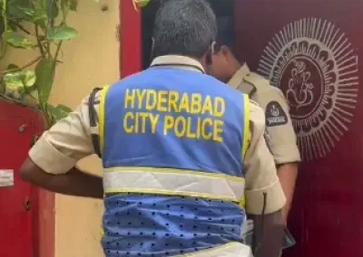 हैदराबाद के आसिफ नगर में गौतस्करी के शक पर हिंसक पथराव, दो पुलिसकर्मी घायल