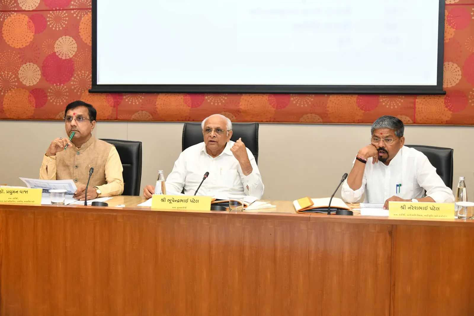 गुजरात कैबिनेट ने 'अटलवाड़ी योजना' को मंजूरी दी, गाँवों में बनेंगे 500 क्षमता वाले सामुदायिक भवन