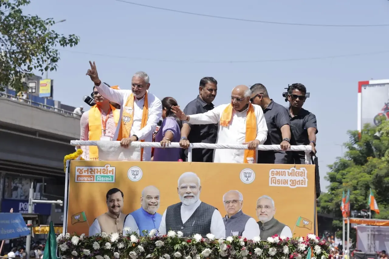 100%25 मतदान की अपील: CM भूपेंद्र पटेल ने अहमदाबाद रोड शो में भाजपा प्रचार का किया समापन