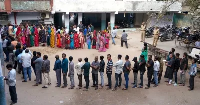 गुजरात: उमरेठ उपचुनाव के लिए डीजीपी की सुरक्षा तैयारियों की समीक्षा, ड्रोन व सीएपीएफ तैनाती पर जोर