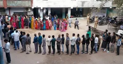 गुजरात: उमरेठ उपचुनाव को लेकर डीजीपी ने की सुरक्षा इंतजामों की समीक्षा, ड्रोन और सीएपीएफ तैनाती पर जोर