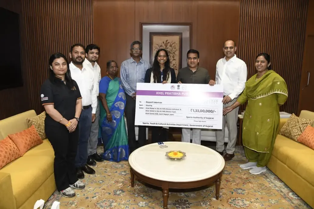 एलावेनिल वलारिवन को गुजरात सरकार ने दिए ₹1.33 करोड़, एशियाई खेलों के दो रजत पदकों का सम्मान