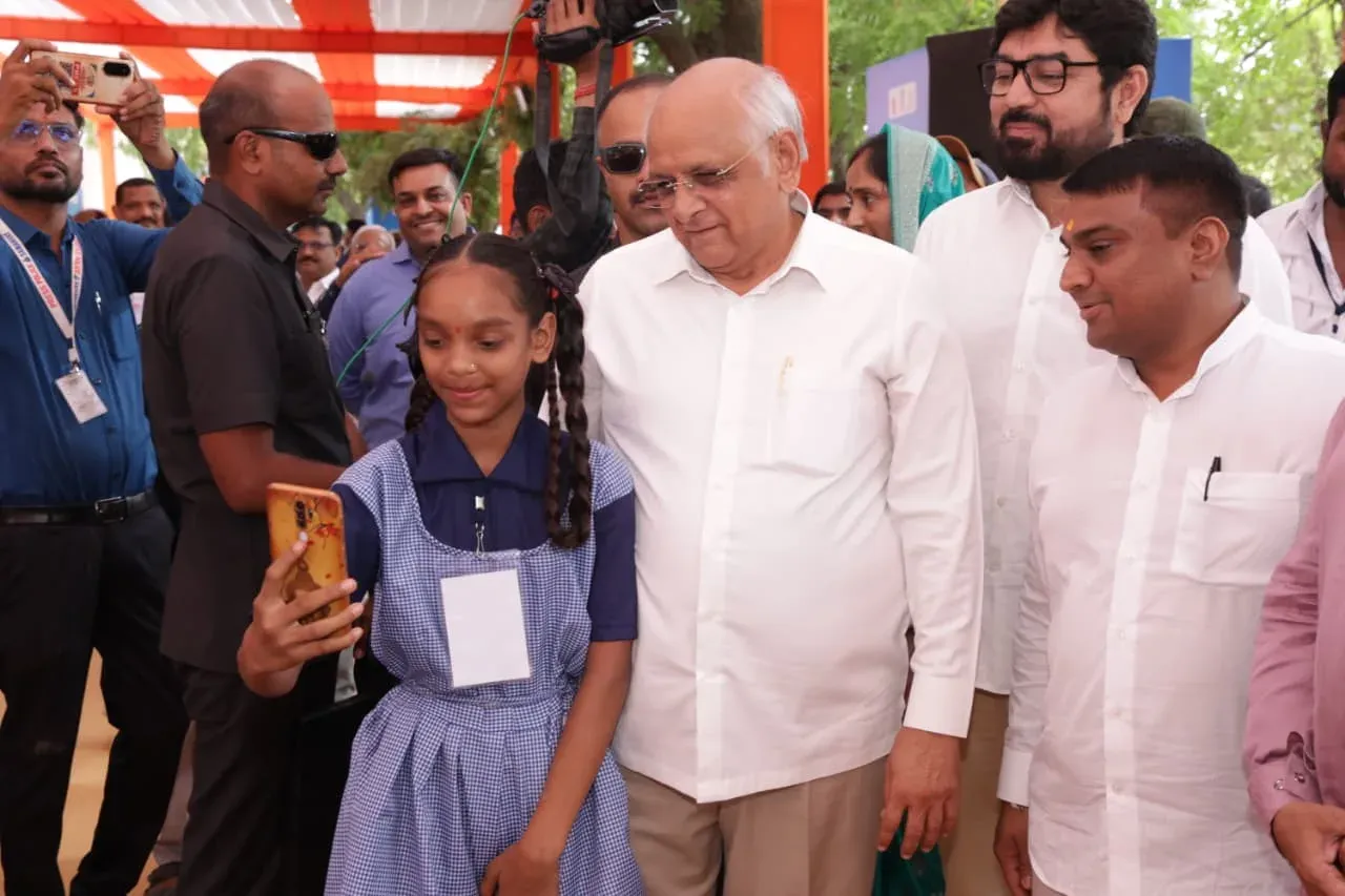 गुजरात शाला प्रवेशोत्सव: 37,211 स्कूलों में 16.35 लाख से अधिक बच्चों का नामांकन, 13,084 छात्राओं को विद्यालक्ष्मी बॉन्ड