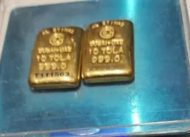 अहमदाबाद एयरपोर्ट पर बुर्के में छिपा ₹34.29 लाख का सोना जब्त, अबू धाबी से आई महिला यात्री पकड़ी