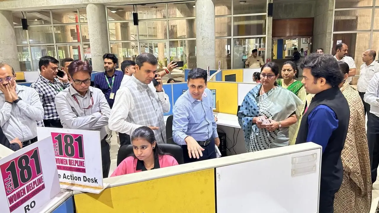 गुजरात की '181 अभयम' महिला हेल्पलाइन ने 12 वर्ष में 18 लाख महिलाओं को दी सुरक्षा